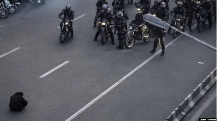 İran’da ülke çapında barışçıl protestolara karşı artan şiddet, ölümler ve gözaltı dalgası