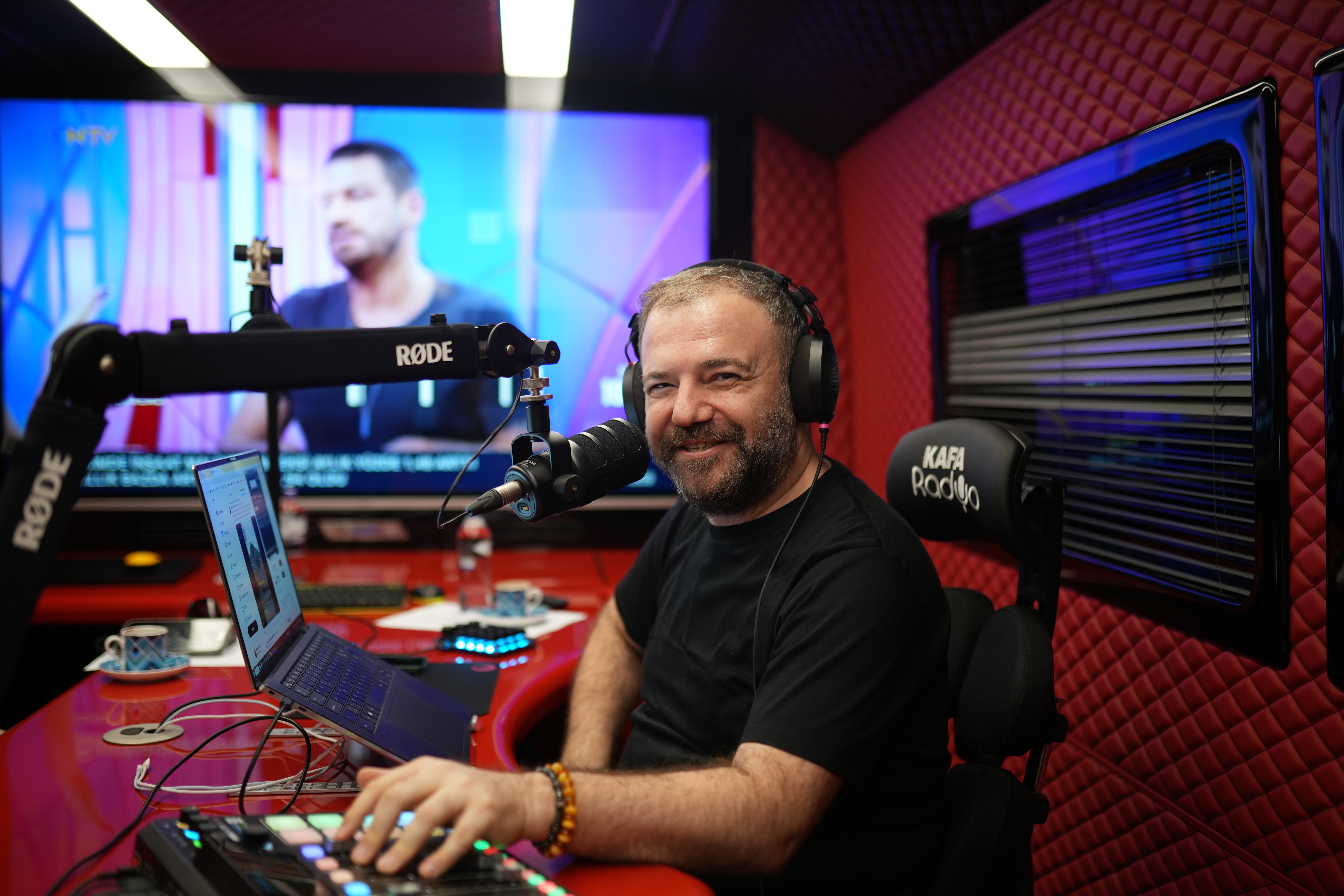 Nihat Sırdar radyoda