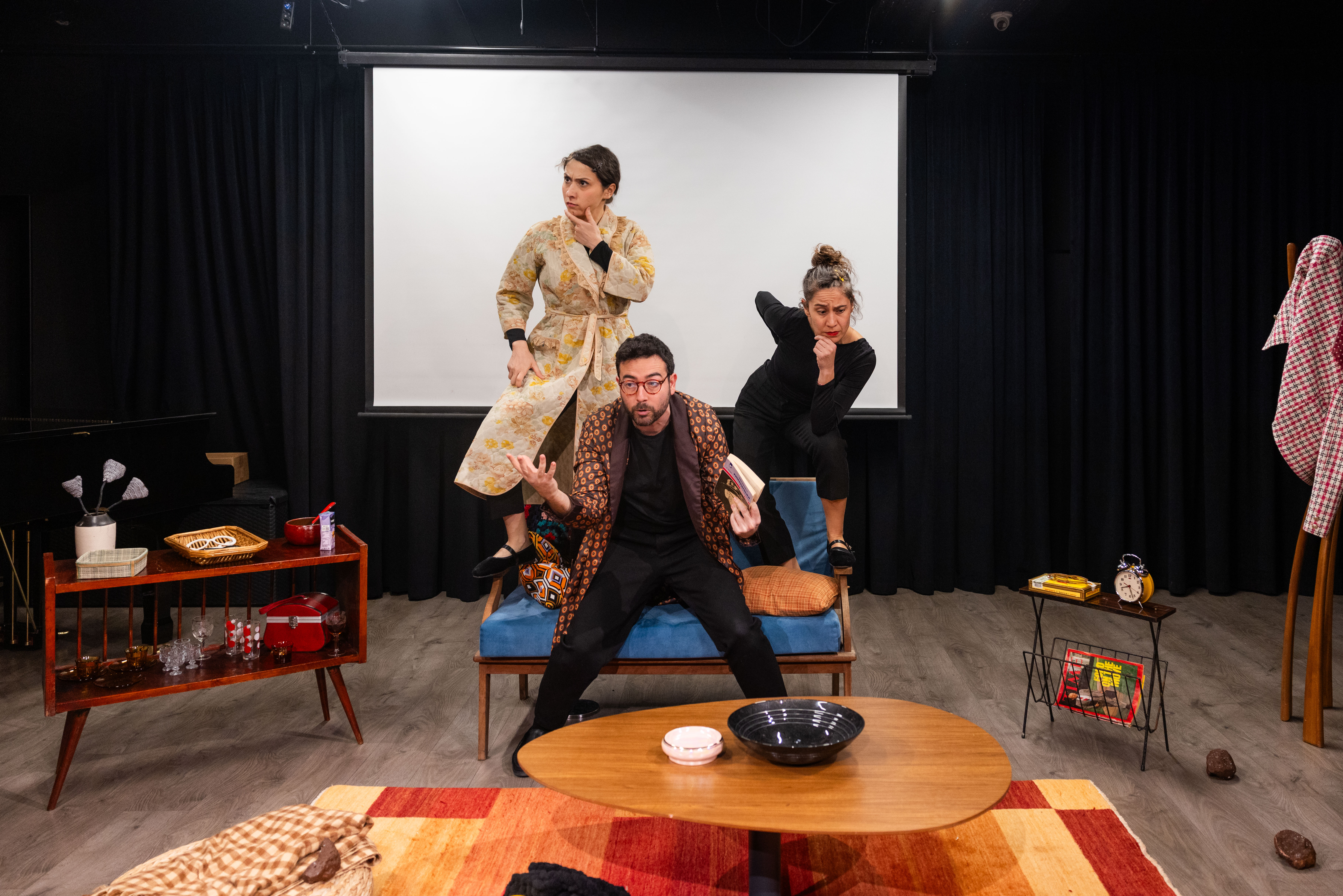 Goril Zeytin’den Şempanze Lucy’e sahneden bir soru: Medeniyet kimin bedeni üzerinde yükseliyor?