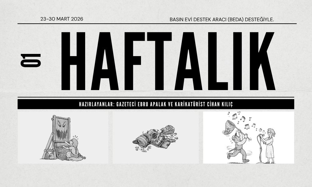 Görsel, “HAFTALIK” başlığını büyük ve kalın harflerle öne çıkaran, gazete estetiğinde tasarlanmış siyah-beyaz bir kapak gibi duruyor. Üst bölümde tarih ve destek bilgisi yer alırken, alt kısmında hazırlayanların isimleriyle birlikte üç ayrı karikatür bulunuyor. Karikatürler, medya, baskı ve toplumsal sahneleri mizahi bir dille ele alan çizimler içeriyor.