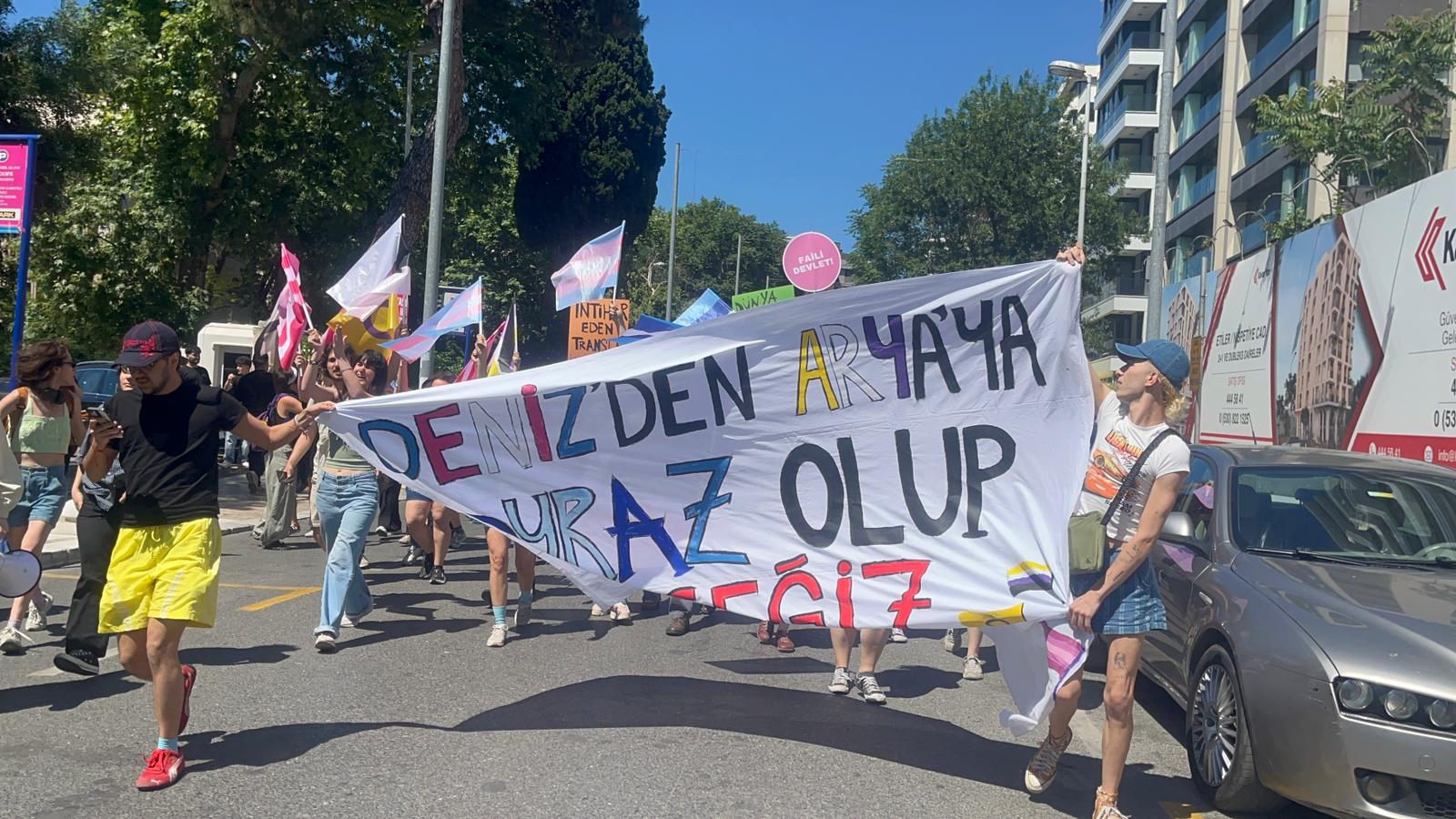 İstanbul Trans Pride’da muhabirimiz Yusuf Çelik’in de aralarında bulunduğu en az on kişi gözaltına alındı!