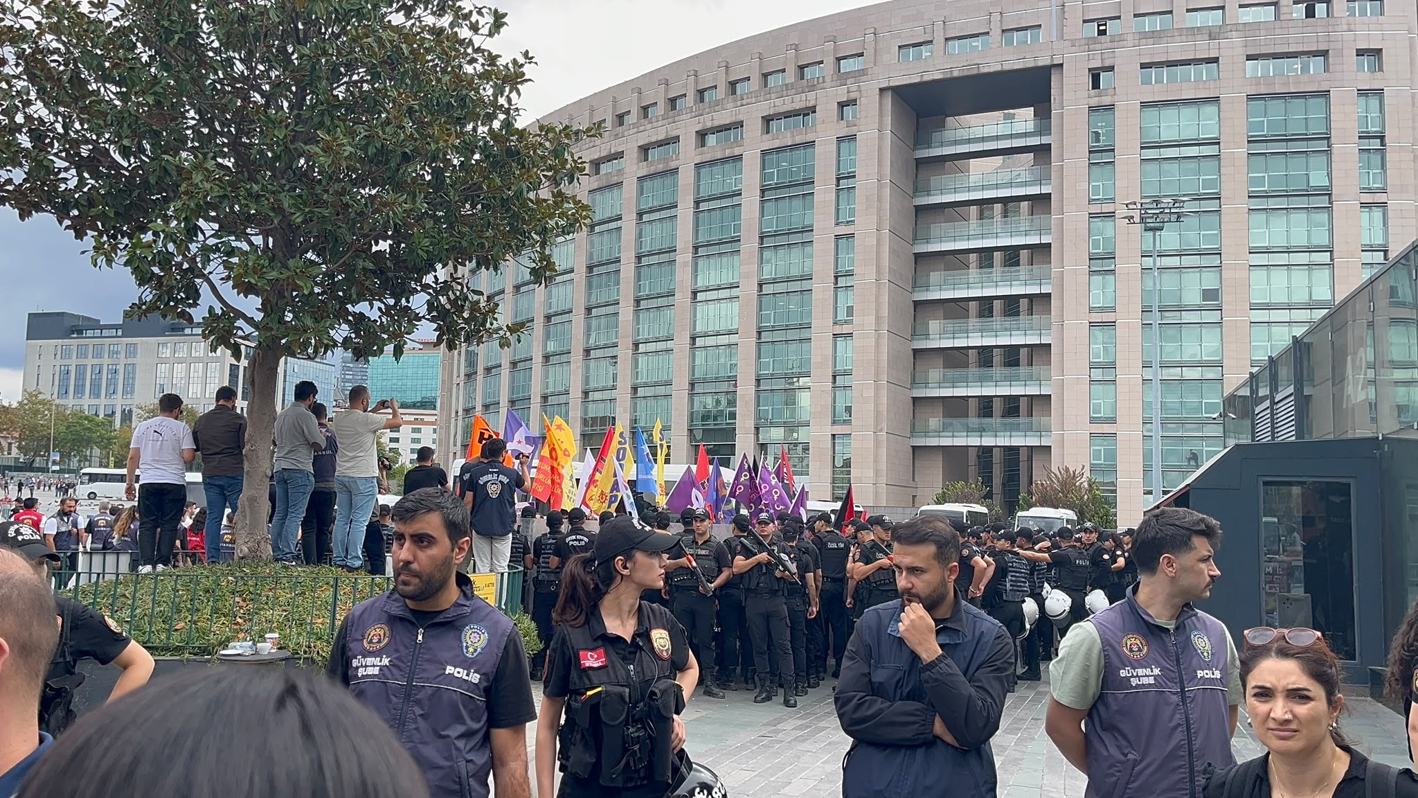 Çağlayan’da “LGBTİ+ olmak suç değil” diyenlere gözaltı