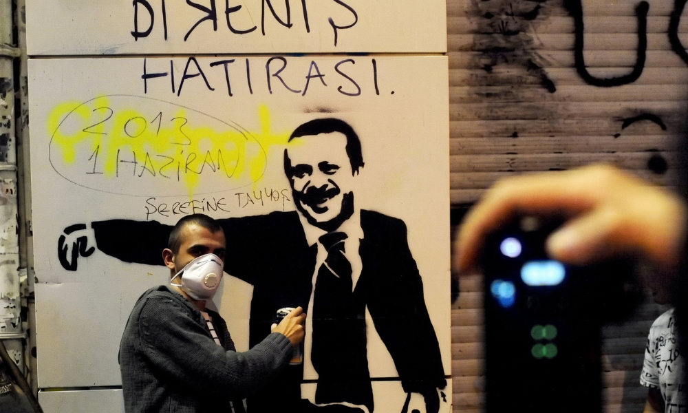 Ahlaka Mugayir: Alkollü içki yasaklarında halk sağlığı nerede bitiyor, yaşam tarzına müdahale nerede başlıyor?
